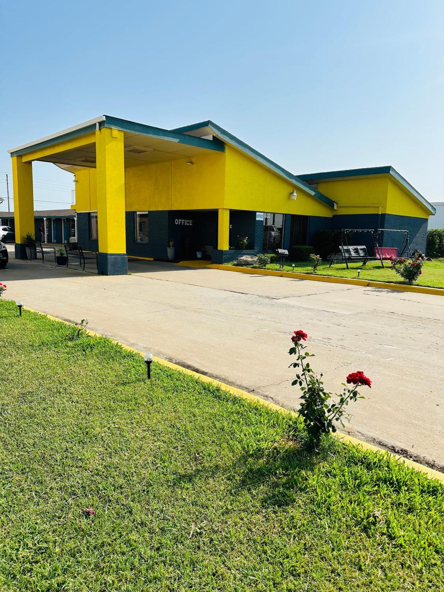 Travel Inn & Suites Emporia Exterior photo